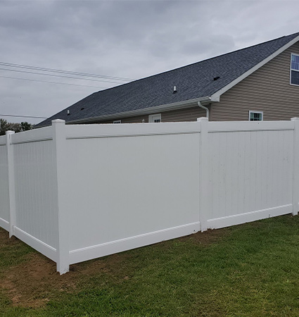 6 foot vinyl privacy fence in Smyrna, DE